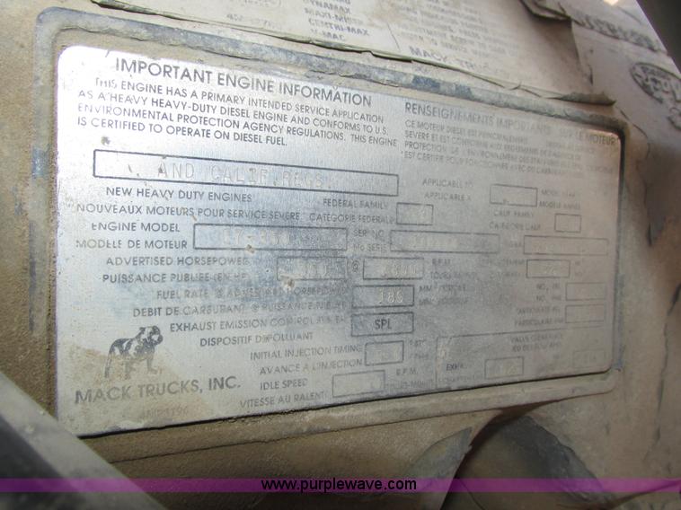 image for item H4625 1994 Mack CH613 semi truck