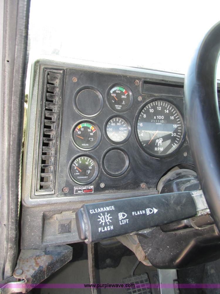 image for item H4625 1994 Mack CH613 semi truck
