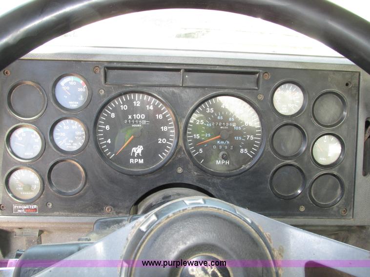 image for item H4625 1994 Mack CH613 semi truck