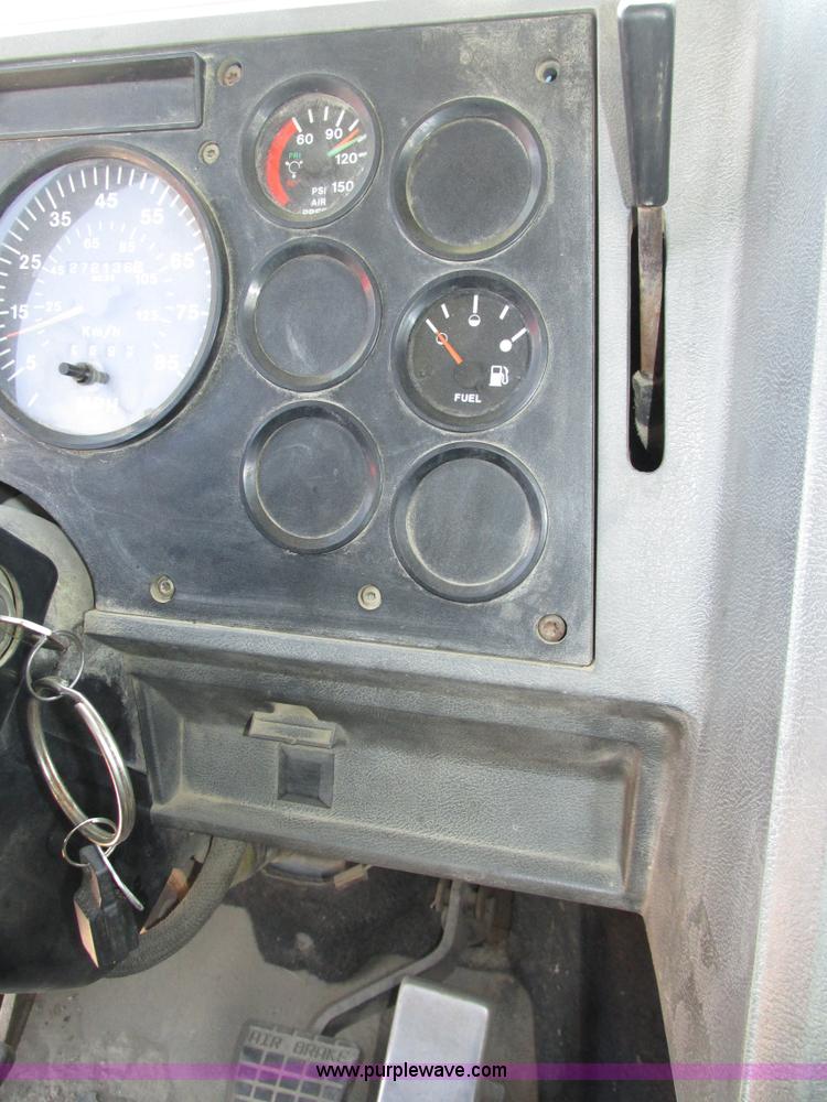 image for item H4625 1994 Mack CH613 semi truck