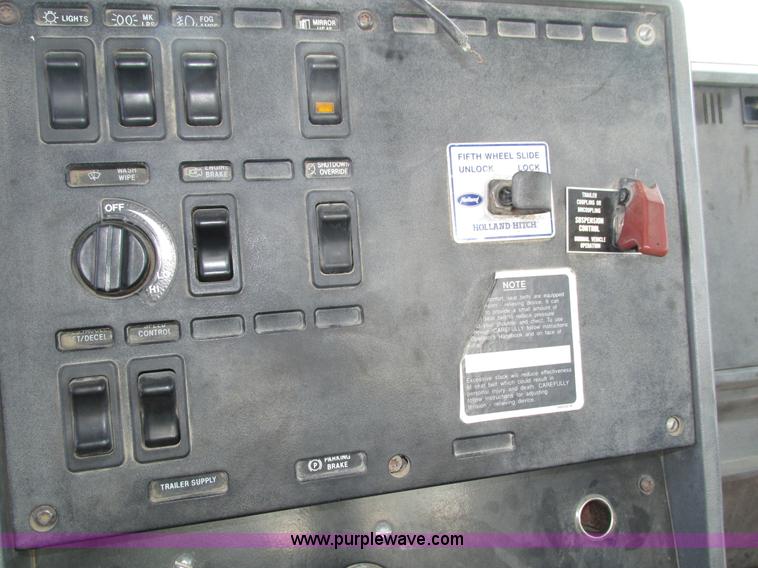 image for item H4625 1994 Mack CH613 semi truck