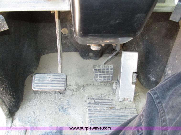 image for item H4625 1994 Mack CH613 semi truck