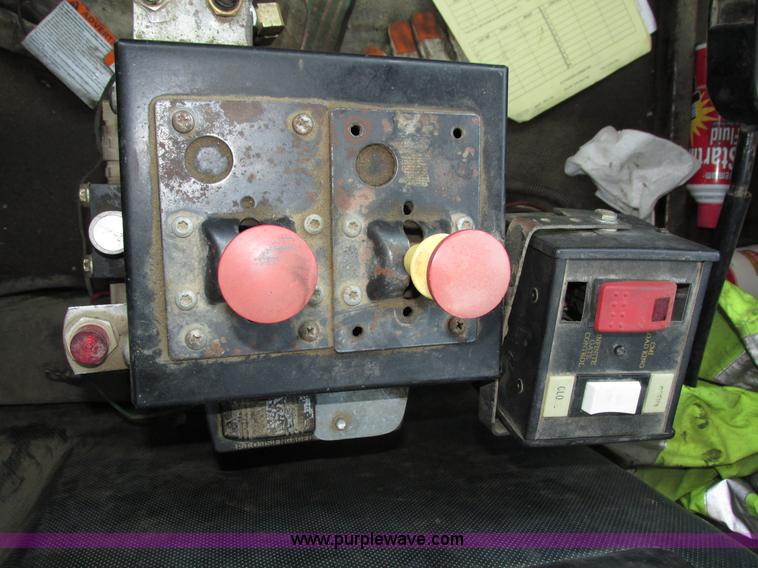 image for item H4625 1994 Mack CH613 semi truck