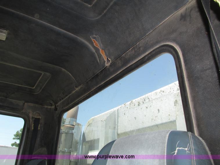 image for item H4625 1994 Mack CH613 semi truck