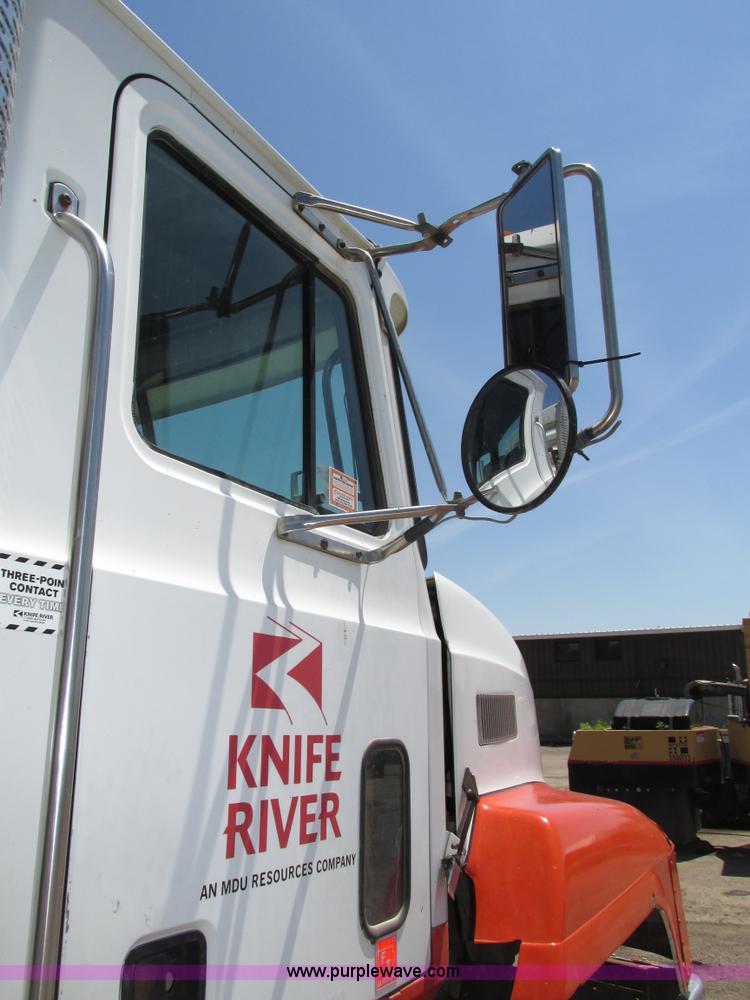 image for item H4625 1994 Mack CH613 semi truck