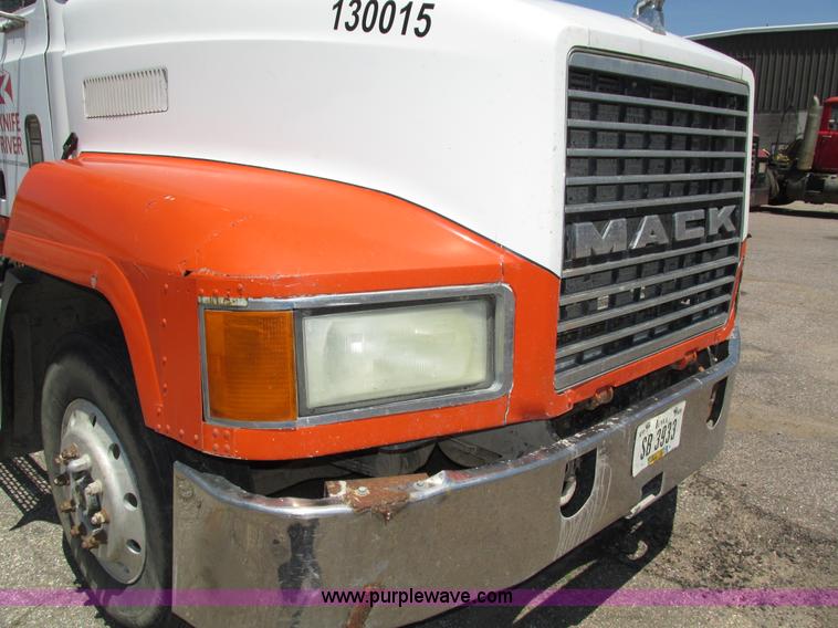 image for item H4625 1994 Mack CH613 semi truck