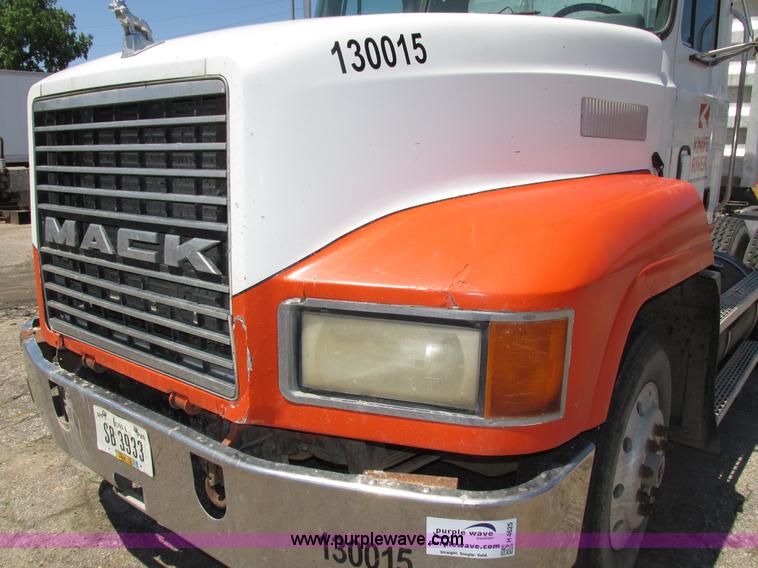image for item H4625 1994 Mack CH613 semi truck