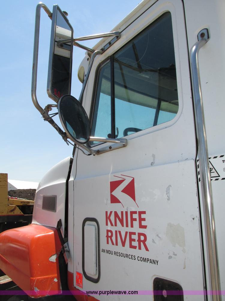 image for item H4625 1994 Mack CH613 semi truck