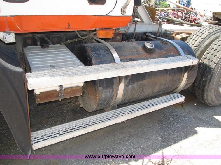 image for item H4625 1994 Mack CH613 semi truck