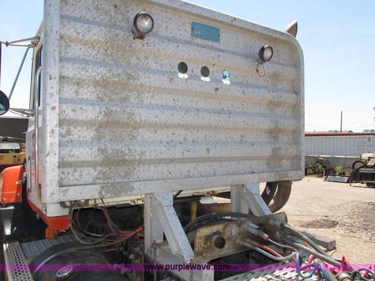 image for item H4625 1994 Mack CH613 semi truck