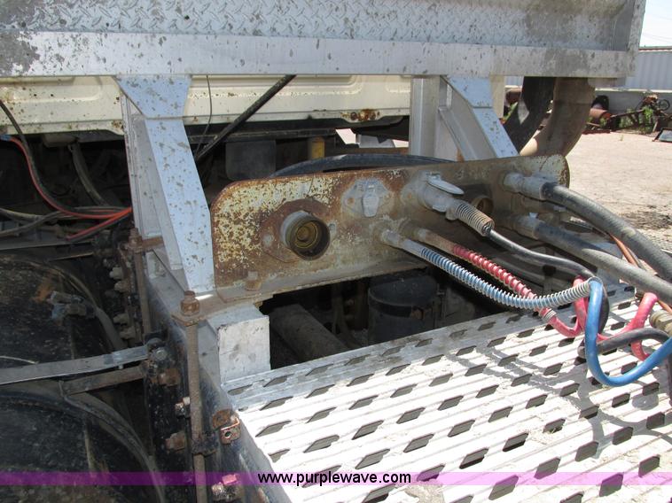 image for item H4625 1994 Mack CH613 semi truck