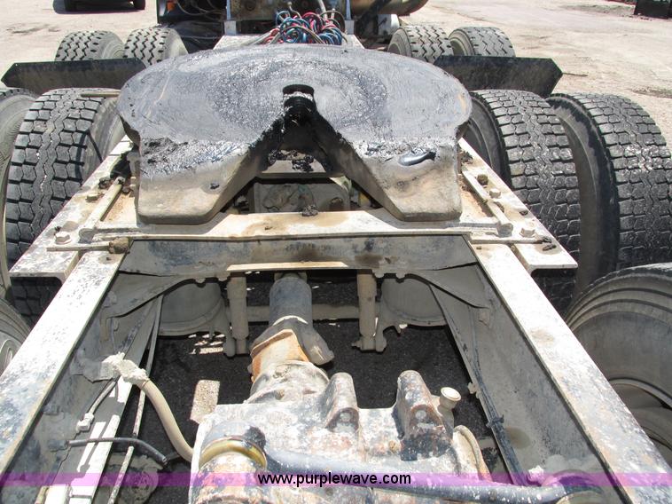 image for item H4625 1994 Mack CH613 semi truck