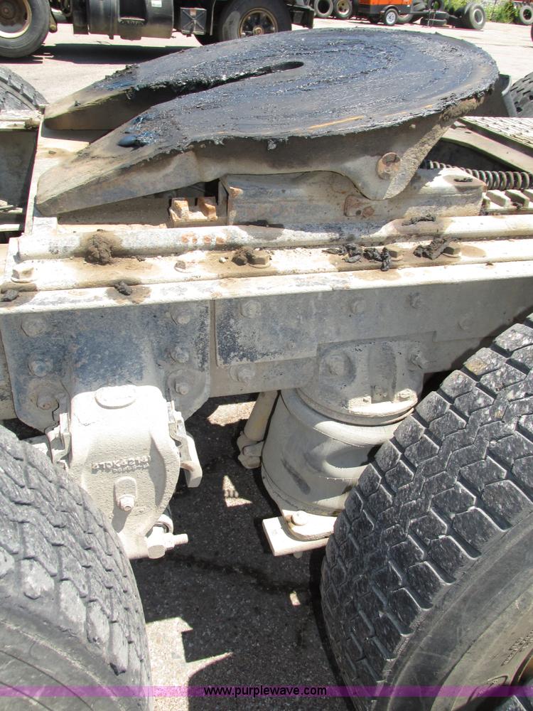 image for item H4625 1994 Mack CH613 semi truck