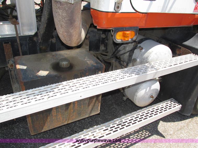 image for item H4625 1994 Mack CH613 semi truck