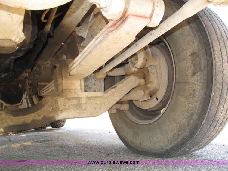 image for item H4625 1994 Mack CH613 semi truck