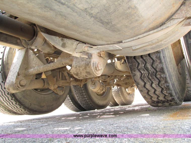 image for item H4625 1994 Mack CH613 semi truck