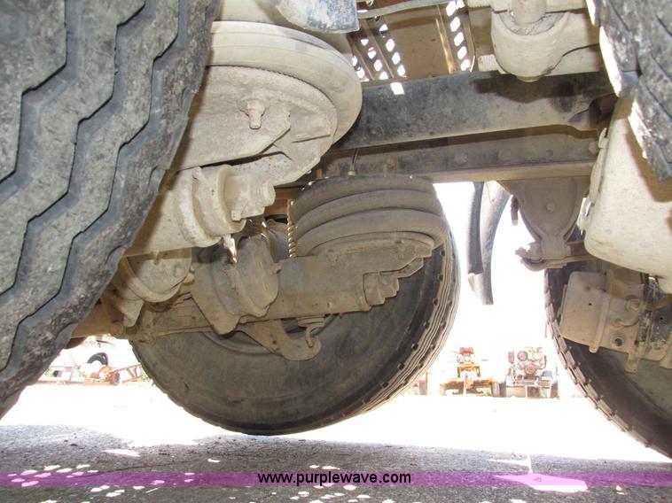 image for item H4625 1994 Mack CH613 semi truck