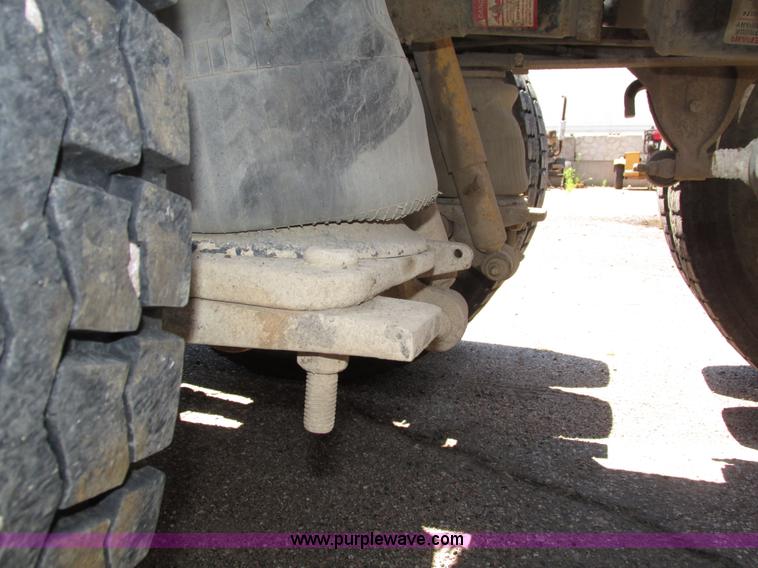 image for item H4625 1994 Mack CH613 semi truck