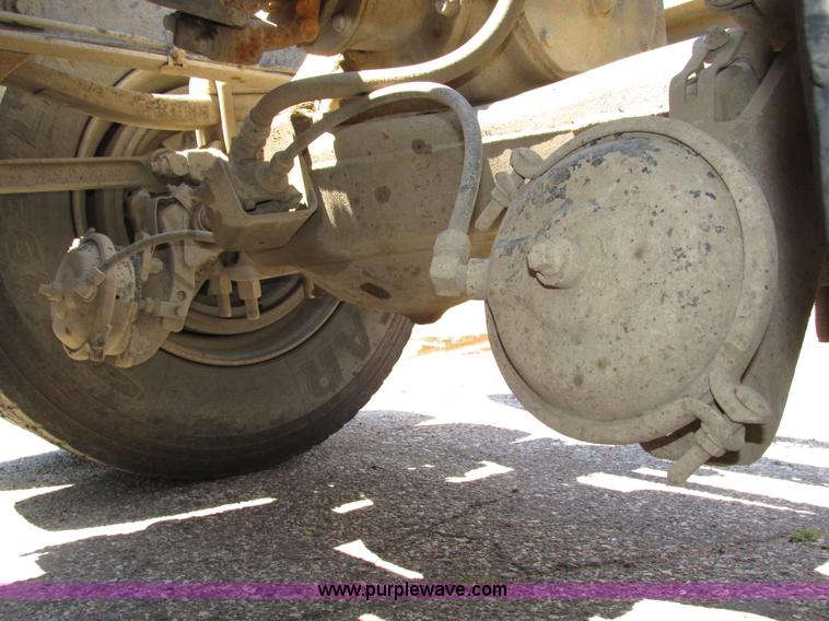 image for item H4625 1994 Mack CH613 semi truck