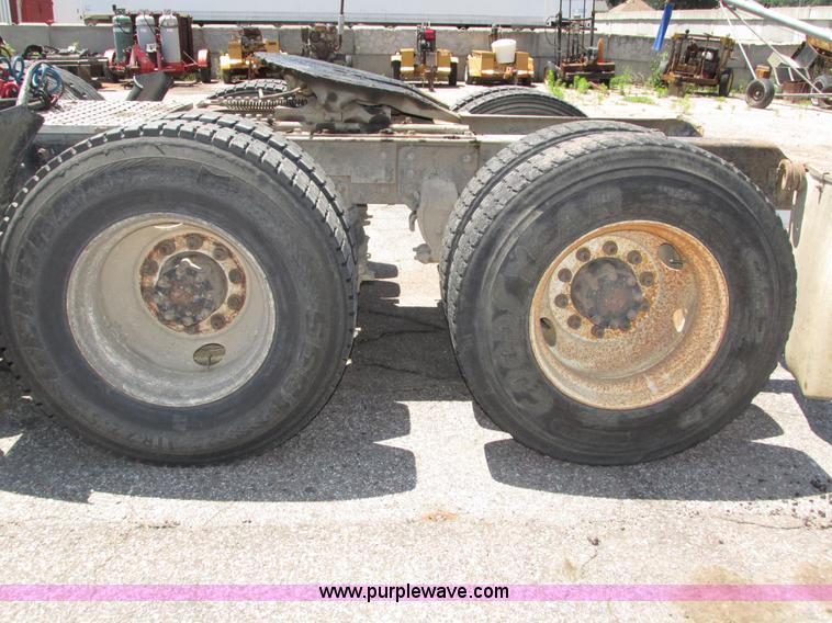 image for item H4625 1994 Mack CH613 semi truck