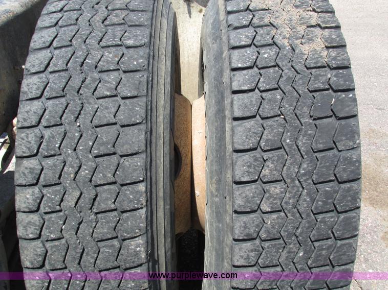 image for item H4625 1994 Mack CH613 semi truck