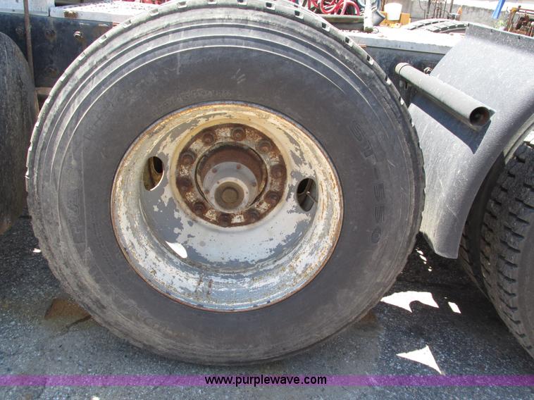 image for item H4625 1994 Mack CH613 semi truck