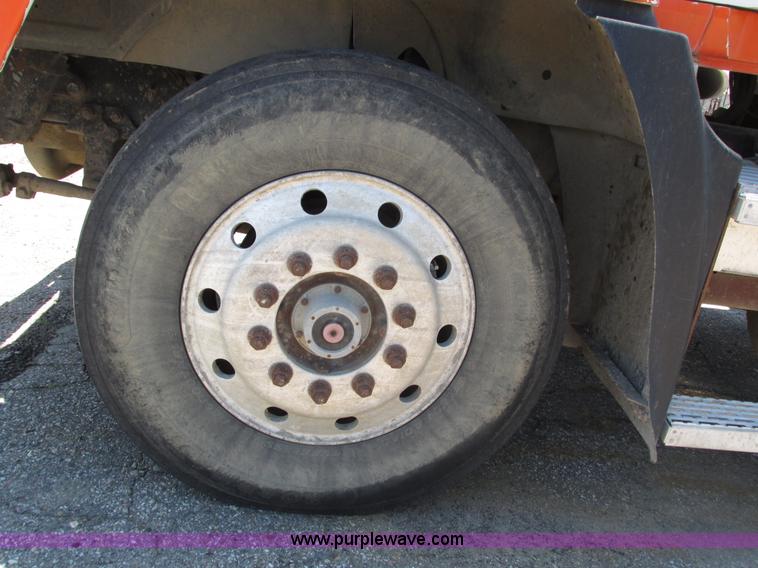 image for item H4625 1994 Mack CH613 semi truck