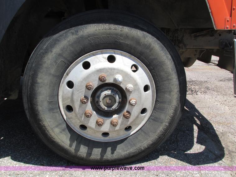 image for item H4625 1994 Mack CH613 semi truck