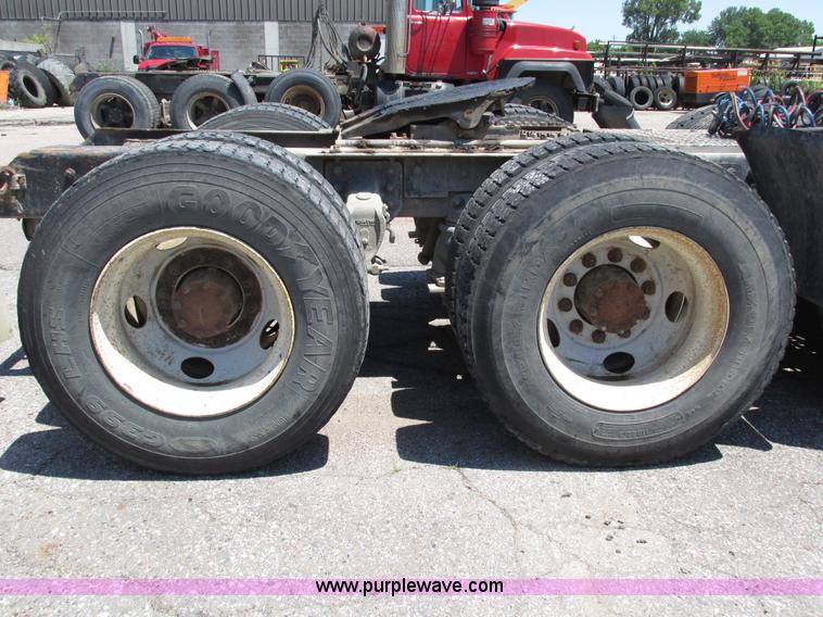 image for item H4625 1994 Mack CH613 semi truck