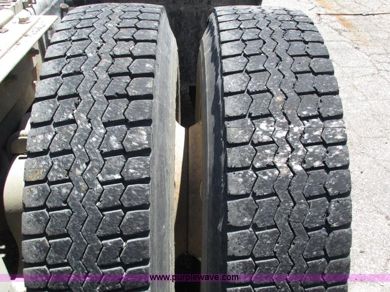 image for item H4625 1994 Mack CH613 semi truck