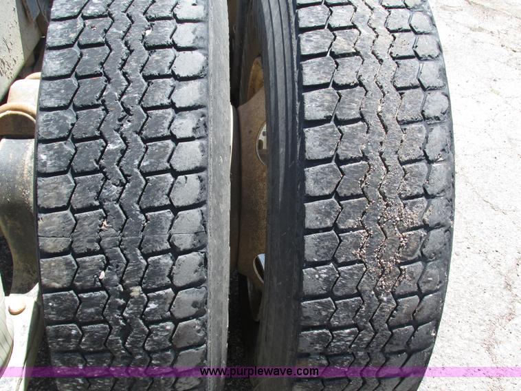 image for item H4625 1994 Mack CH613 semi truck