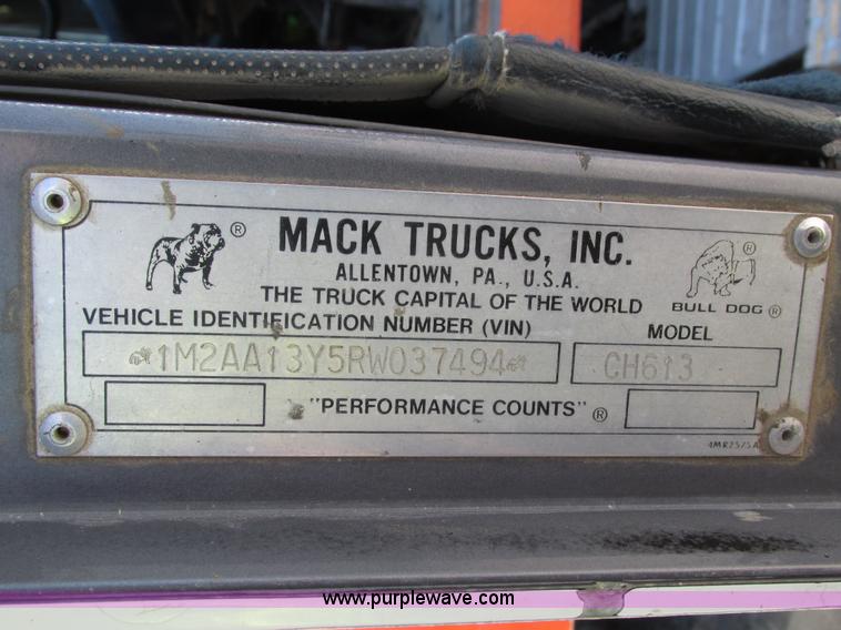 image for item H4625 1994 Mack CH613 semi truck