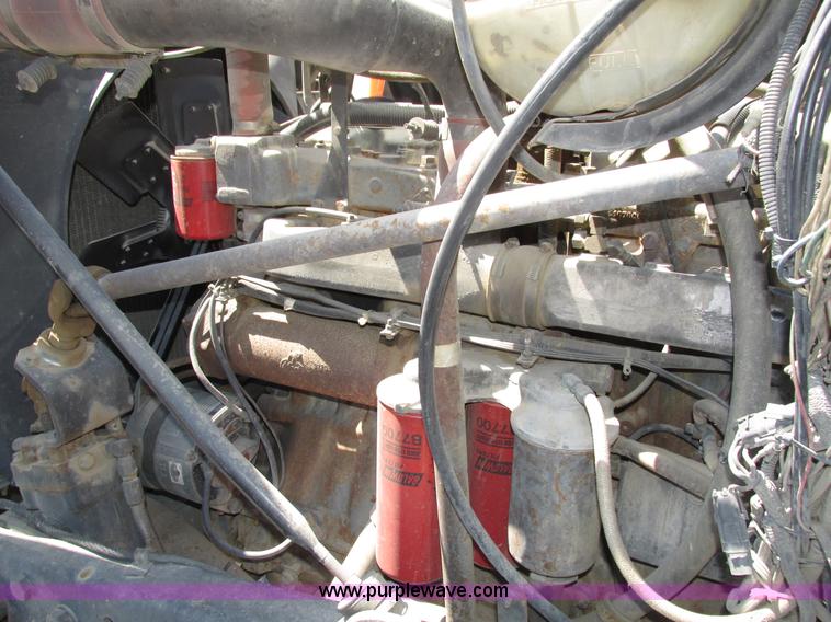 image for item H4626 1993 Mack RD690S semi truck