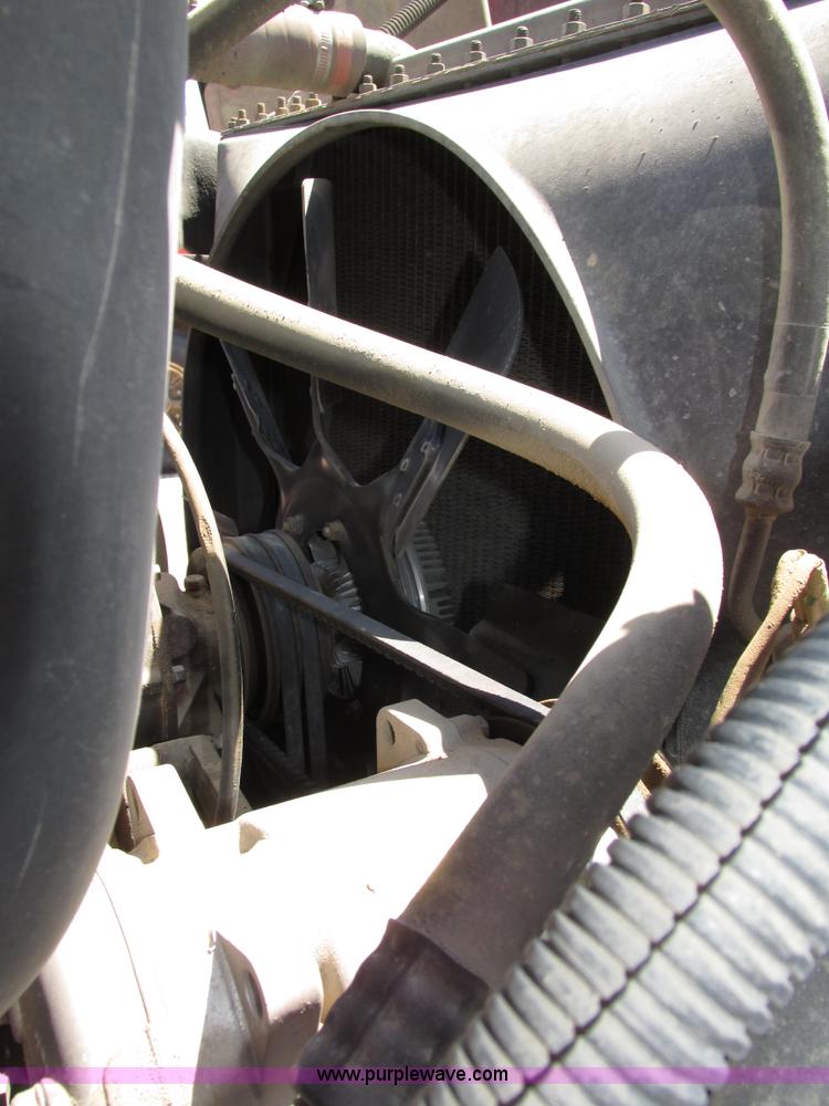 image for item H4626 1993 Mack RD690S semi truck