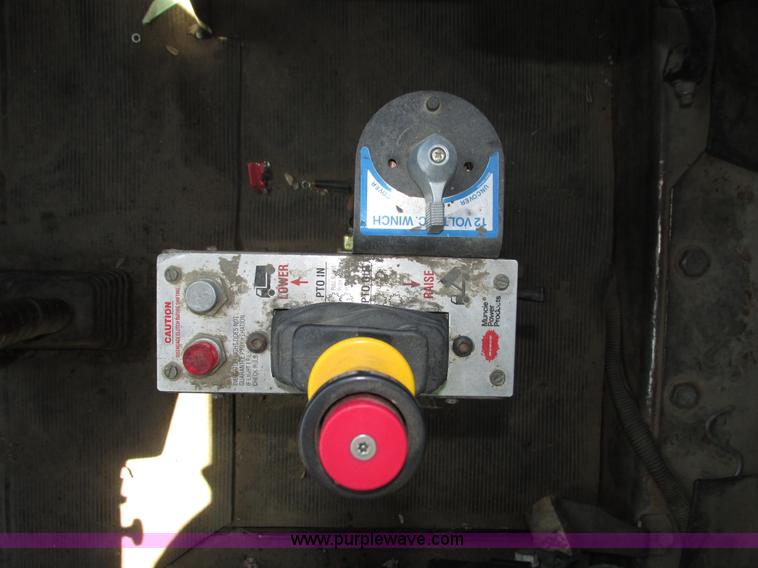 image for item H4626 1993 Mack RD690S semi truck