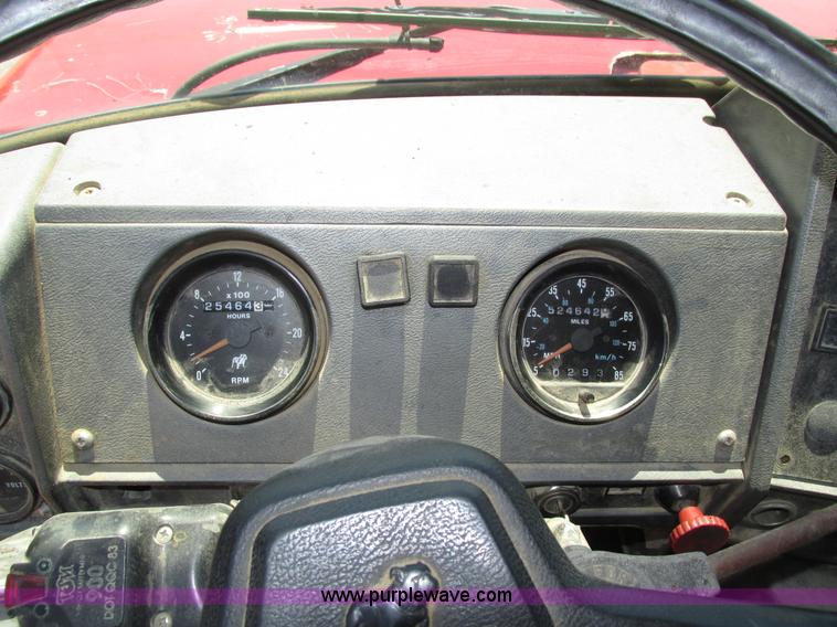 image for item H4626 1993 Mack RD690S semi truck