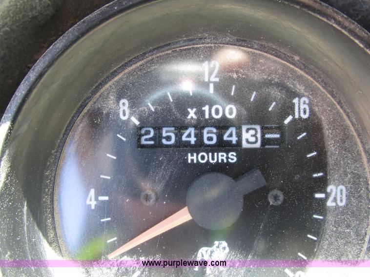 image for item H4626 1993 Mack RD690S semi truck