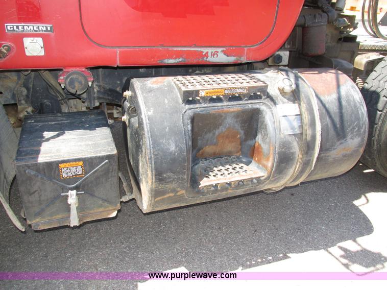 image for item H4626 1993 Mack RD690S semi truck