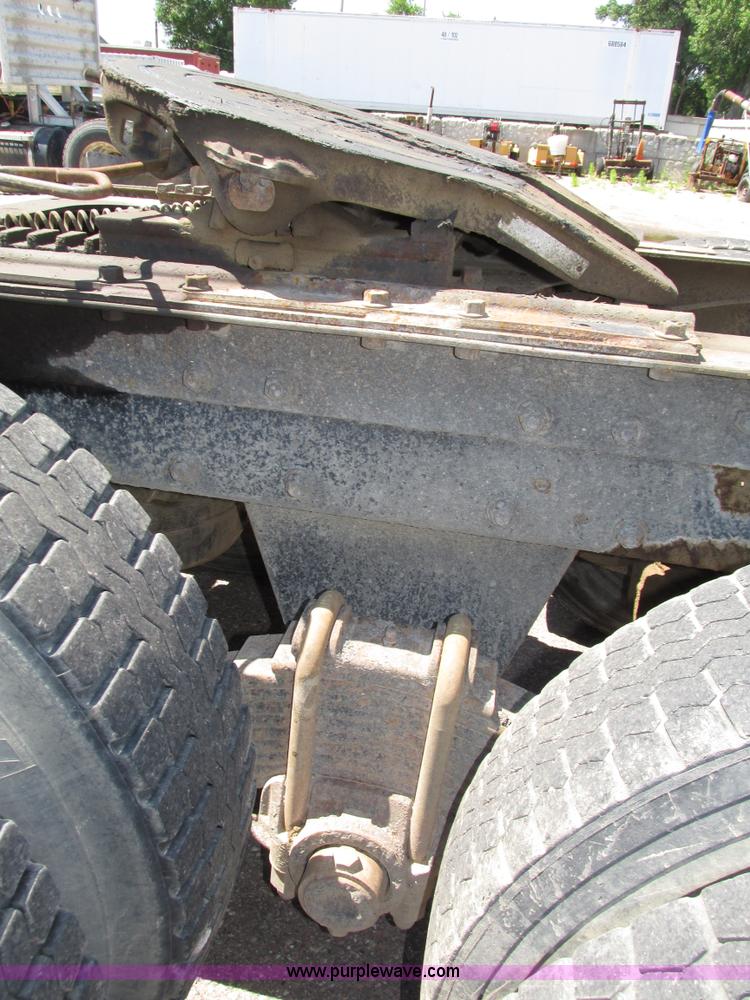 image for item H4626 1993 Mack RD690S semi truck