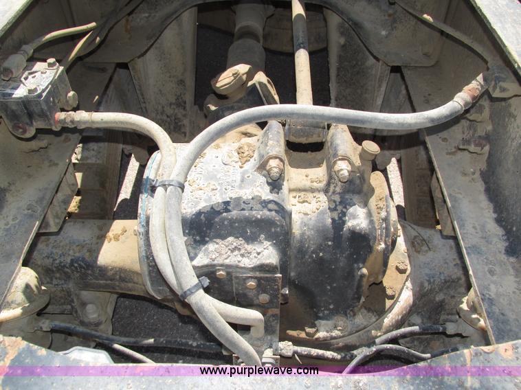 image for item H4626 1993 Mack RD690S semi truck