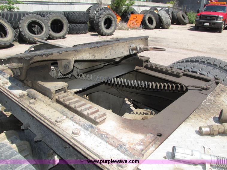 image for item H4626 1993 Mack RD690S semi truck