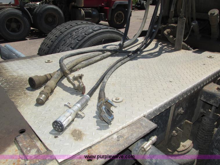 image for item H4626 1993 Mack RD690S semi truck