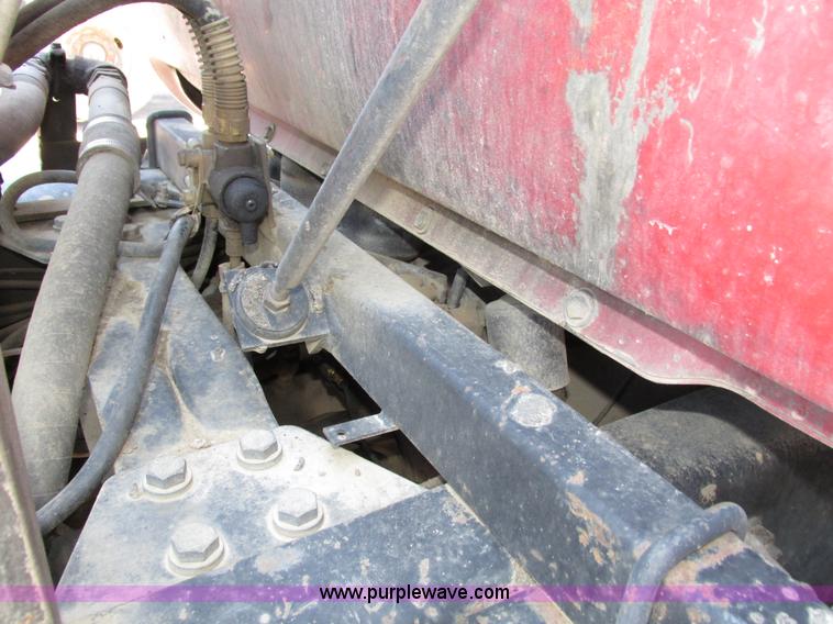 image for item H4626 1993 Mack RD690S semi truck