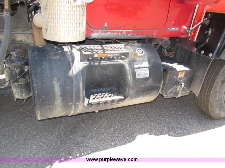 image for item H4626 1993 Mack RD690S semi truck