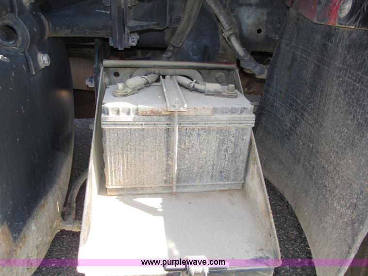 image for item H4626 1993 Mack RD690S semi truck