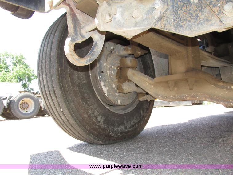 image for item H4626 1993 Mack RD690S semi truck