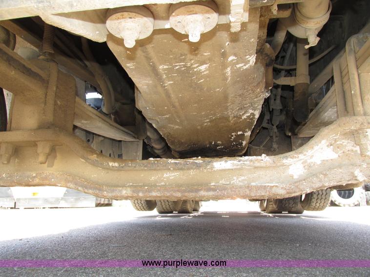 image for item H4626 1993 Mack RD690S semi truck