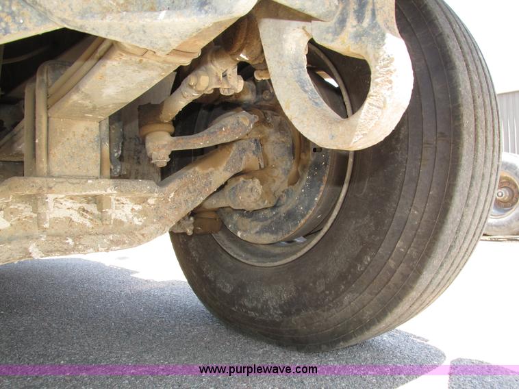 image for item H4626 1993 Mack RD690S semi truck