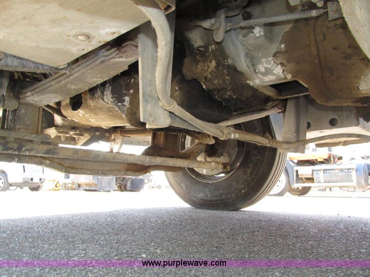 image for item H4626 1993 Mack RD690S semi truck