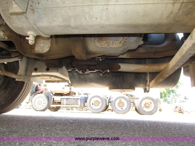 image for item H4626 1993 Mack RD690S semi truck